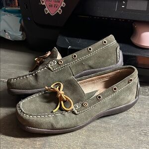 Lands' End suede driving moccasins in a dark moss or olive green color women’s 6